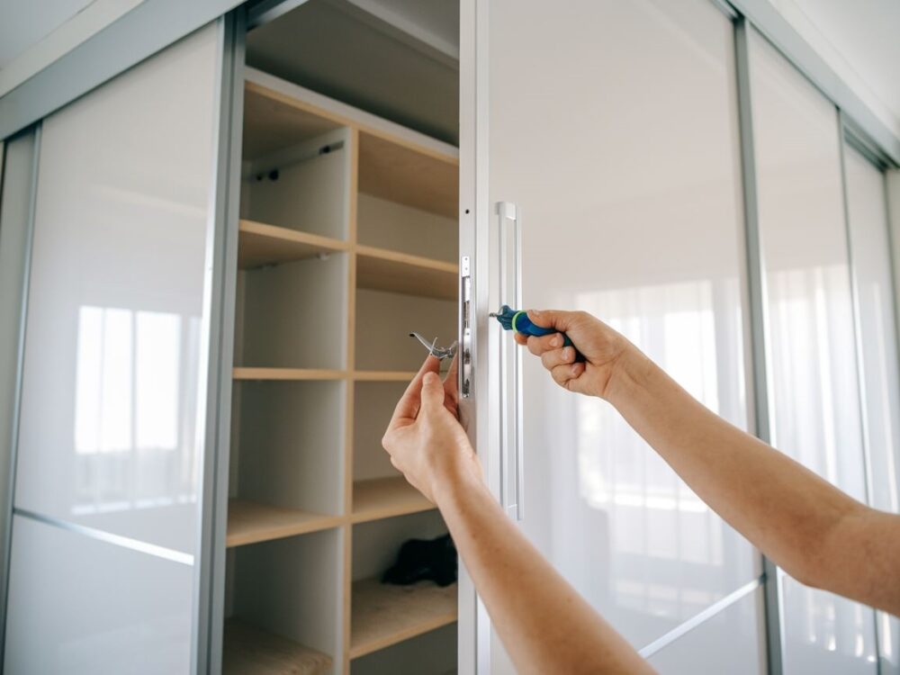 Demontaż drzwi przesuwnych