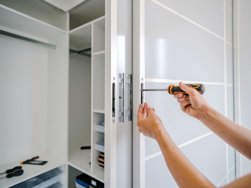 Instrukcja demontażu drzwi