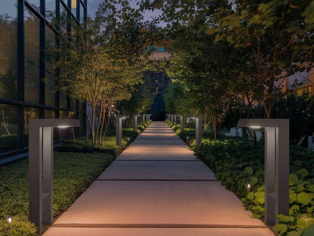 Równomiernie rozstawione lampy