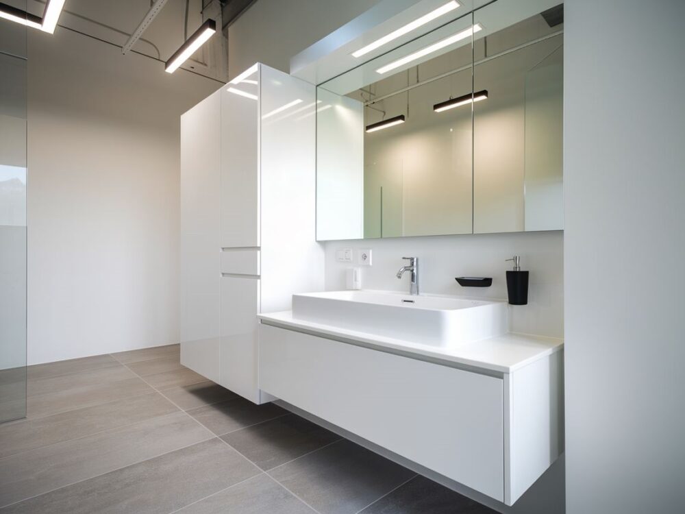 Szafka nad zlewem w łazience