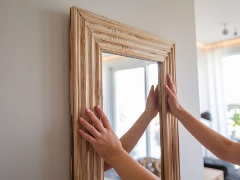 drewniana rama do lustra