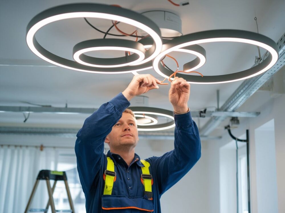 instalacja przewodów elektrycznych