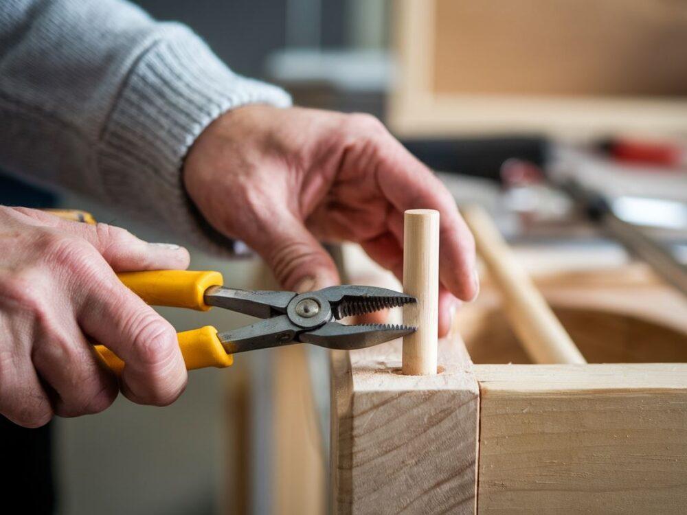 narzędzia do demontażu mebli