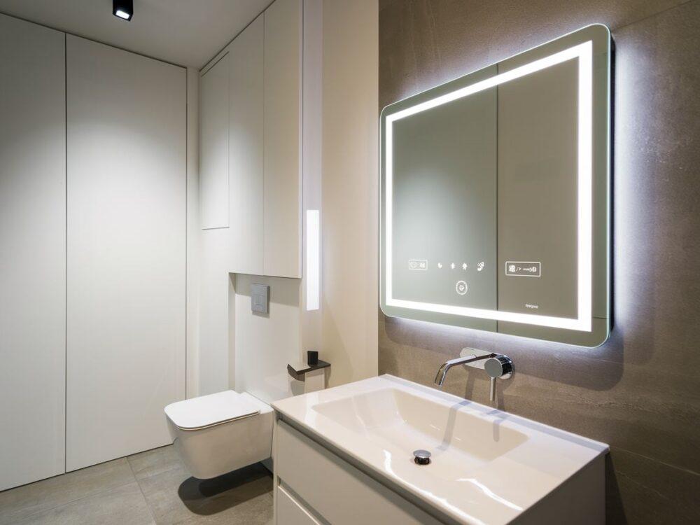 nowoczesna łazienka z lustrem smart