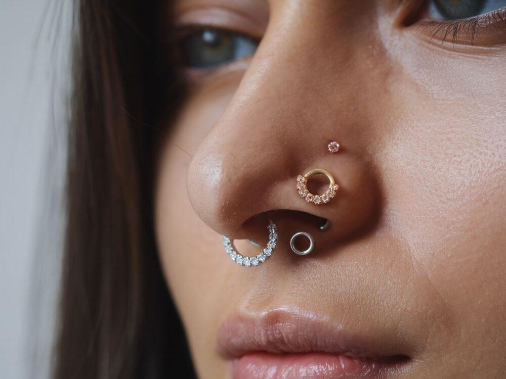 wybór rozmiaru kolczyka do nosa