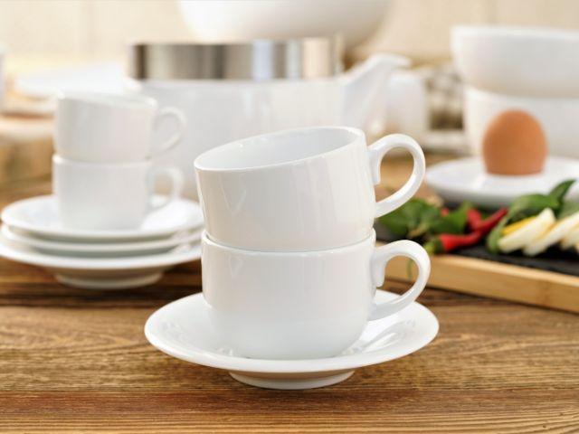 filiżanki ze spodkiem z porcelany